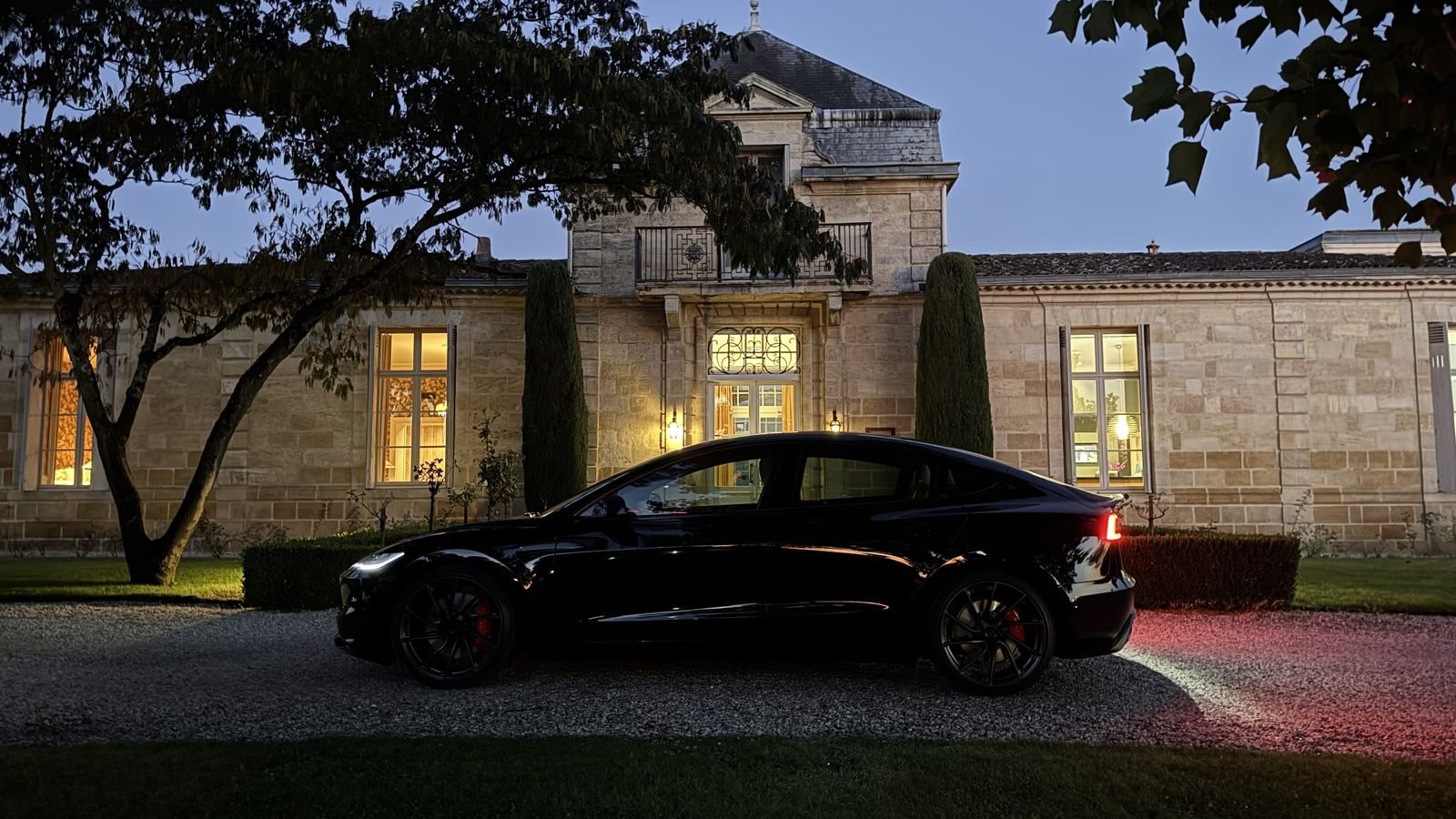 Château Cordeillan-Bages à Pauillac, de nuit