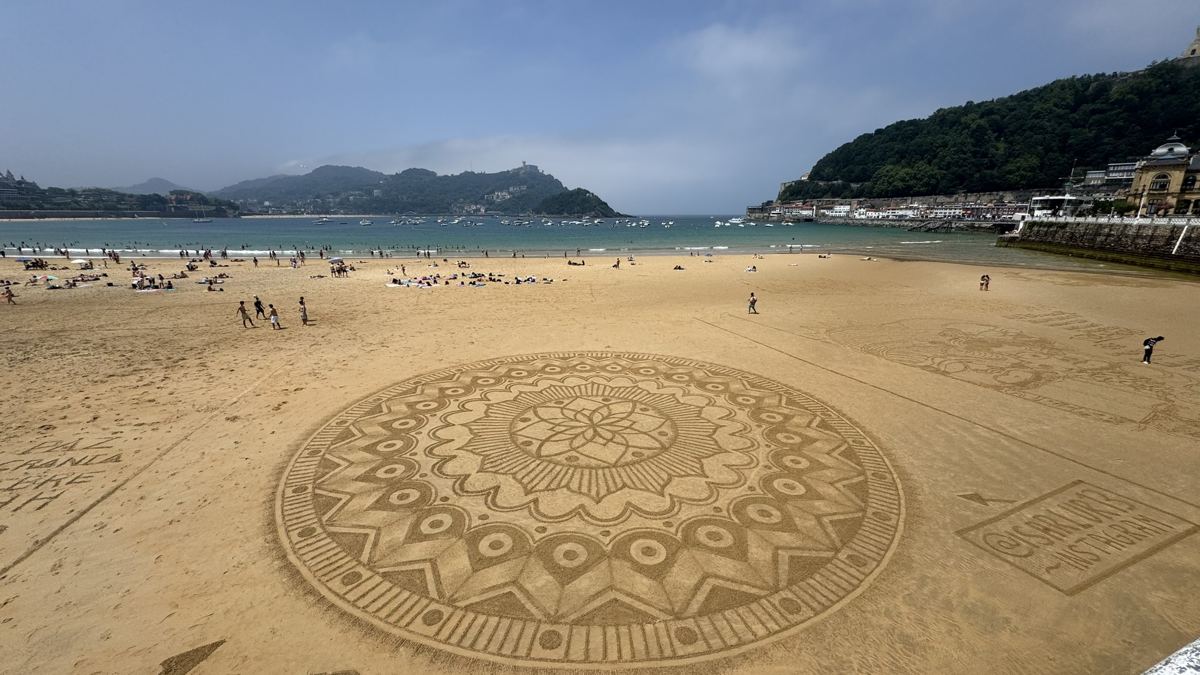 La plage de la Concha et sa rosace dessinée dans le sable, à Saint-Sébastien